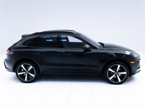 Certified 2025 Porsche Macan image 8