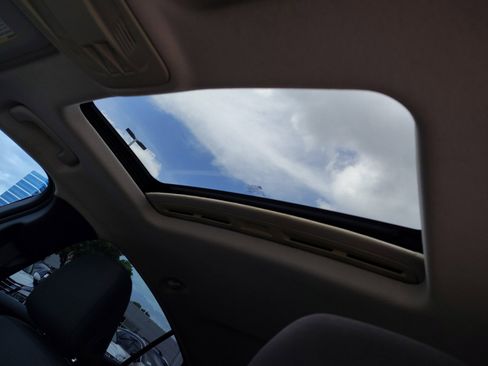 Used 2017 Chevrolet Cruze LT w/ Sun And Sound Package image 18