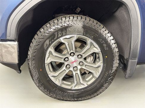 Used 2021 GMC Sierra 1500 SLT w/ SLT Convenience Package AWD/4WD image 32