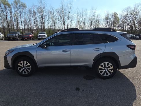 Used 2023 Subaru Outback Premium image 5