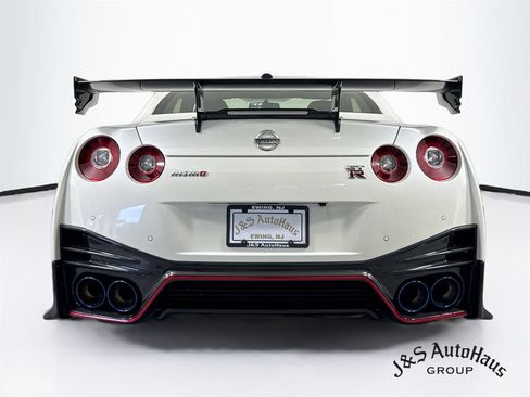 Used 2021 Nissan GT-R NISMO AWD/4WD image 6