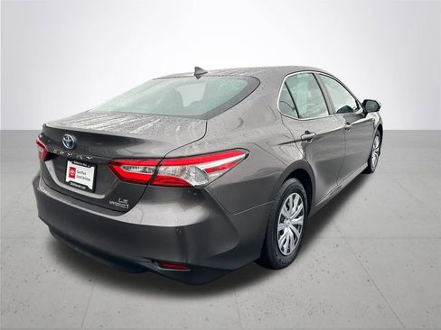 Certified 2020 Toyota Camry LE image 8