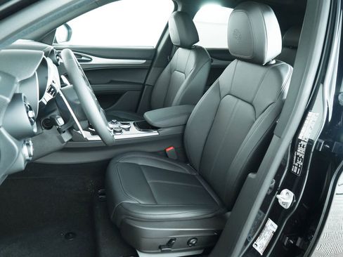 New 2025 Alfa Romeo Stelvio Sprint AWD/4WD image 19