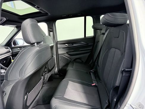 New 2025 Jeep Grand Cherokee Laredo X image 18