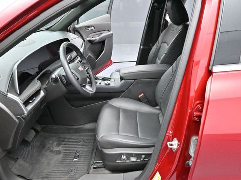 Used 2025 Cadillac XT4 Premium Luxury image 13
