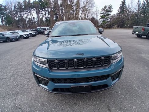 New 2026 Jeep Grand Cherokee L Limited w/ Limited Altitude Package AWD/4WD image 2