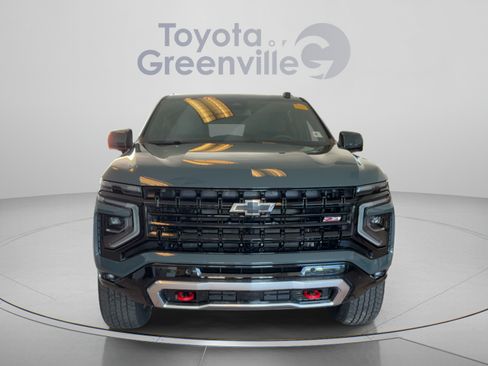Used 2025 Chevrolet Suburban Z71 w/ Comfort Package AWD/4WD image 9