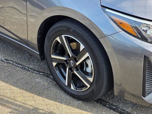 Used 2025 Nissan Sentra SV FWD image 17
