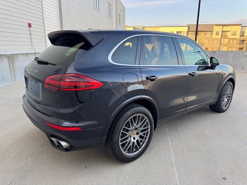 Used 2018 Porsche Cayenne S image 3