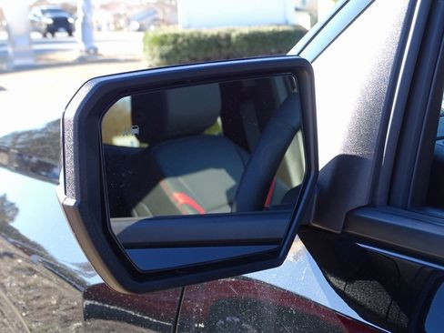 Used 2025 Chevrolet Colorado Z71 w/ Technology Package image 11