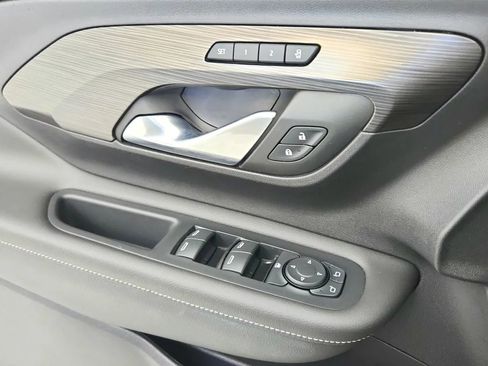 Used 2023 GMC Terrain SLT image 36