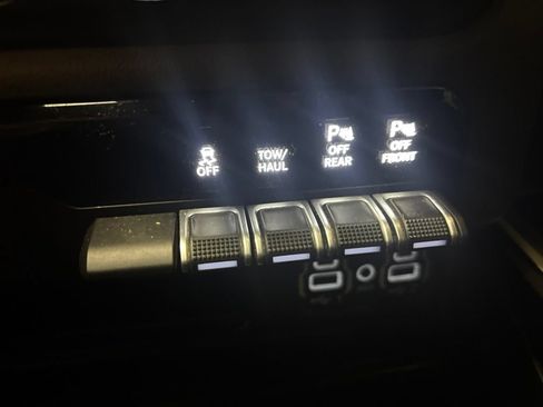 Used 2020 RAM 1500 Big Horn AWD/4WD image 18