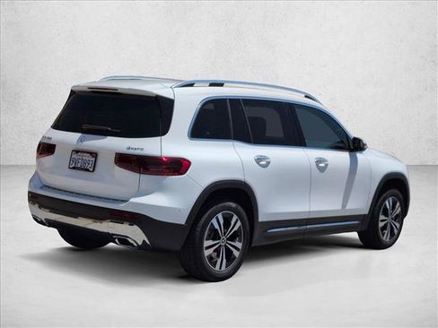 Used 2025 Mercedes-Benz GLB 250 4MATIC w/ Winter Package image 5