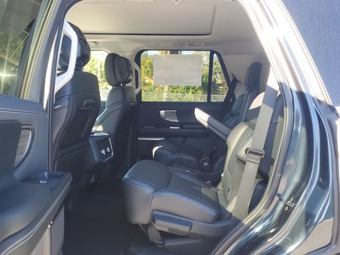 New 2026 Ford Expedition Platinum image 12