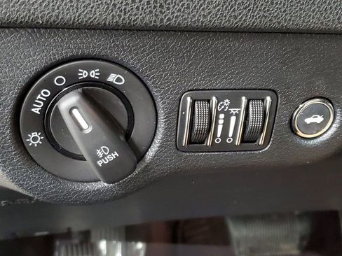 Used 2017 Dodge Charger SXT w/ AWD Premium Group image 28