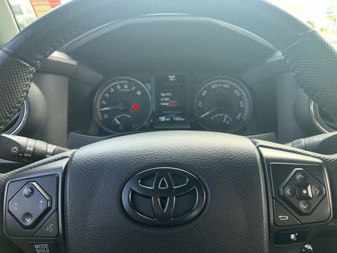 Used 2022 Toyota Tacoma TRD Off-Road AWD/4WD image 15