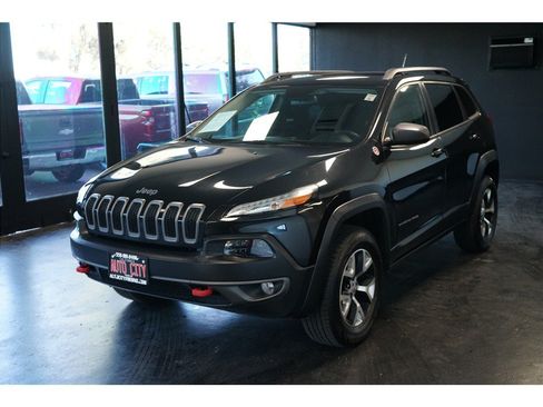 Used 2015 Jeep Cherokee Trailhawk AWD/4WD image 3