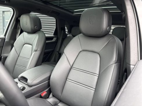 Certified 2025 Porsche Macan AWD/4WD image 23