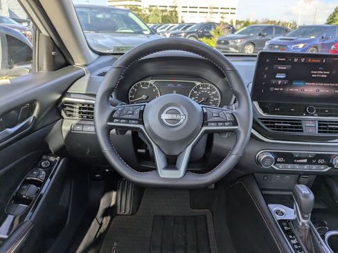 Used 2025 Nissan Altima 2.5 SR w/ SR Premium Package image 15