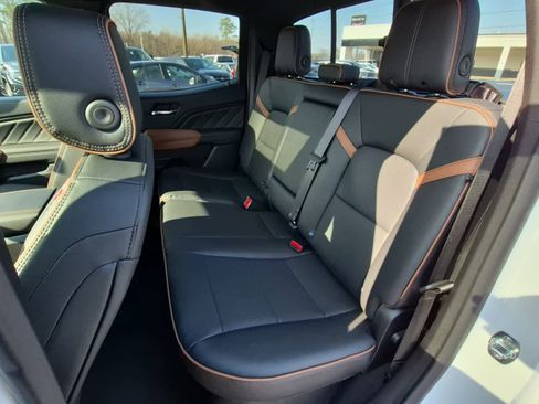 Used 2026 GMC Canyon AT4 w/ Technology Plus Package image 9