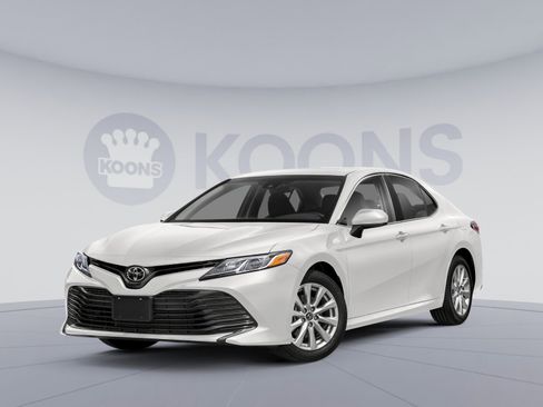 Used 2018 Toyota Camry LE FWD image 1