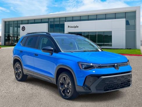 New 2026 Volkswagen Taos SE FWD image 2
