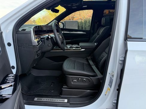Used 2026 Cadillac Escalade Platinum Sport w/ LPO, ONYX Package image 38