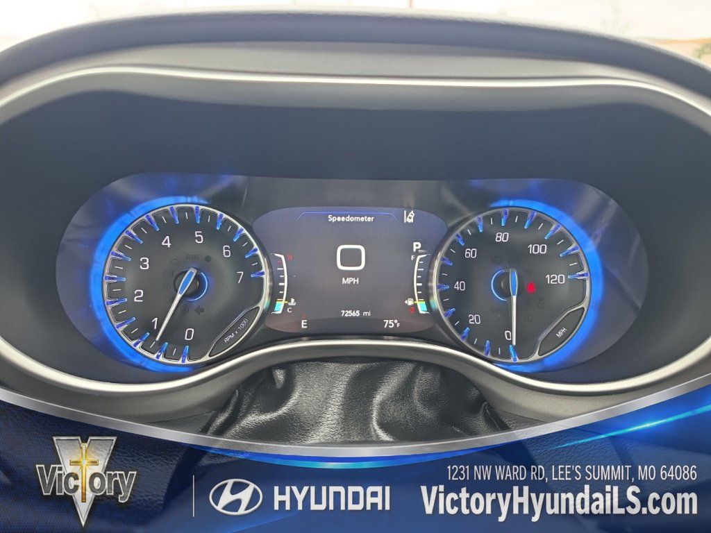 Used 2023 Chrysler Pacifica Touring-L FWD image 10