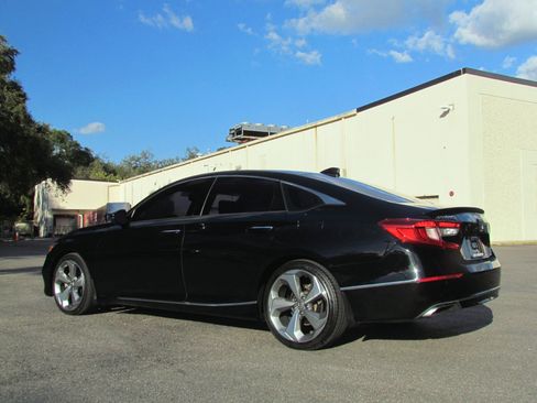 Used 2018 Honda Accord Touring image 5