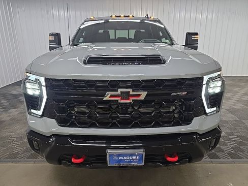 Used 2025 Chevrolet Silverado 2500 ZR2 w/ Technology Package AWD/4WD image 8