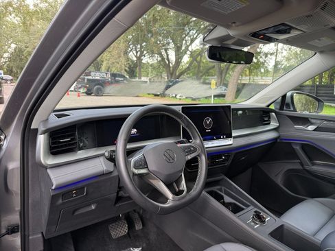Used 2026 Volkswagen Tiguan SE AWD/4WD image 32