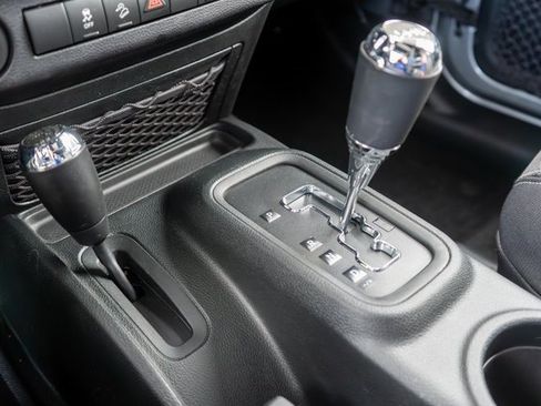 Used 2017 Jeep Wrangler Unlimited Rubicon w/ Connectivity Group image 30