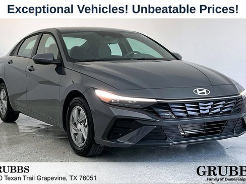 Used 2026 Hyundai Elantra SE FWD image 1
