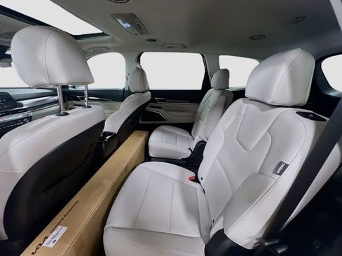 New 2025 Kia Telluride S image 26