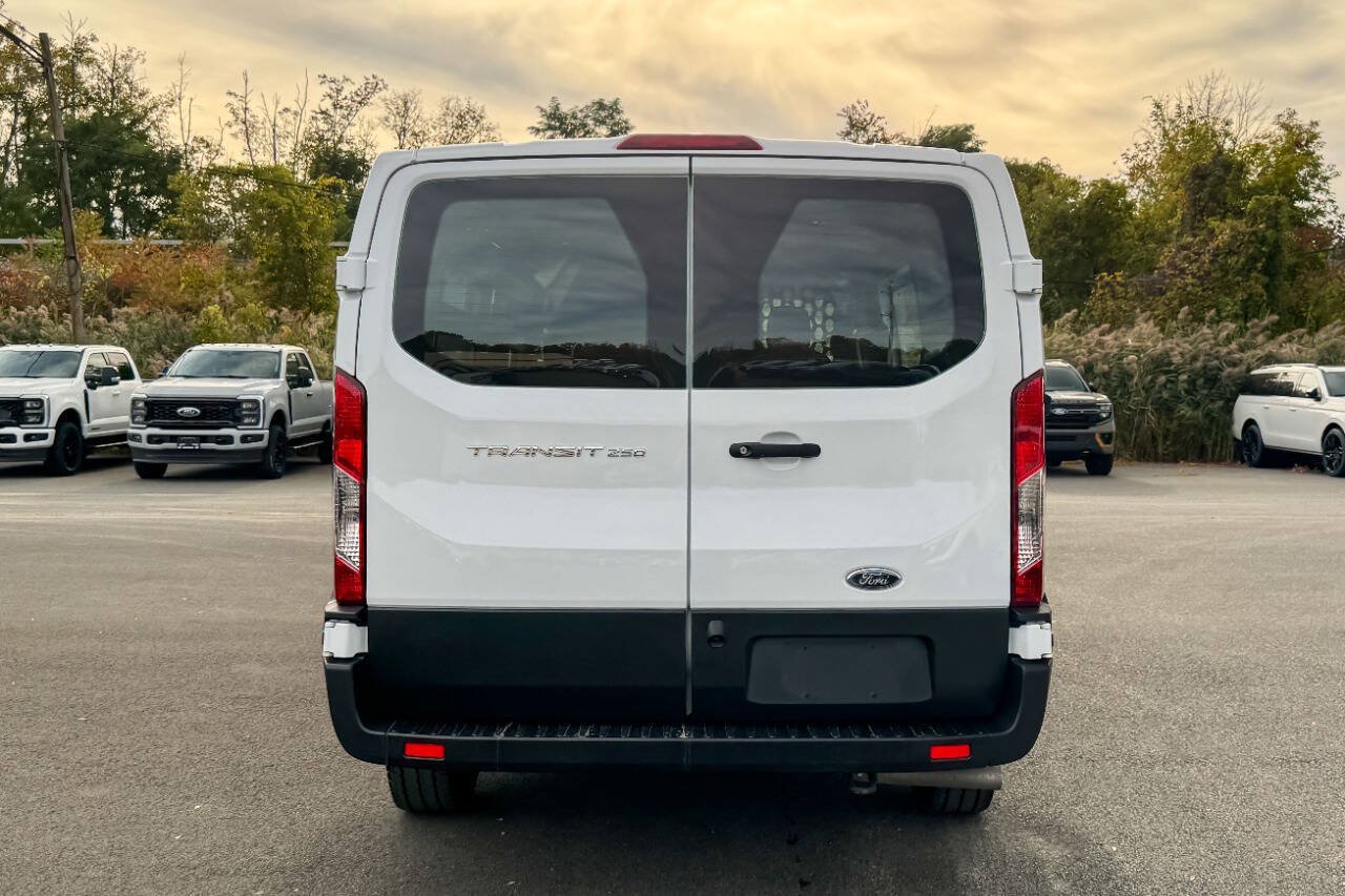 Used 2025 Ford Transit 250 Low Roof w/ Exterior Upgrade Package RWD image 4