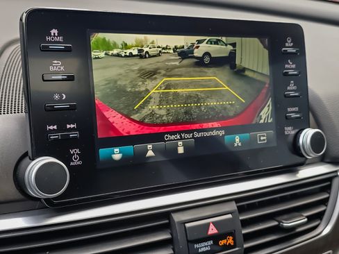 Used 2018 Honda Accord Touring image 18