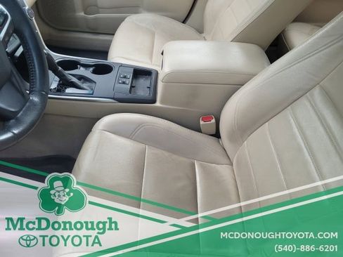Used 2017 Toyota Camry XLE w/ Moonroof Package image 9