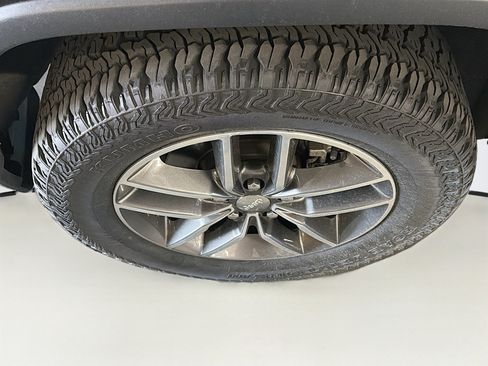 Used 2018 Jeep Grand Cherokee Limited AWD/4WD image 11