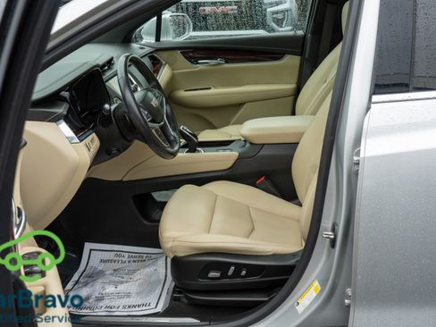Used 2018 Cadillac XT5 Premium Luxury FWD image 30