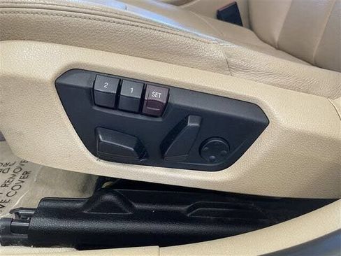 Used 2015 BMW 320i xDrive Sedan AWD/4WD image 10