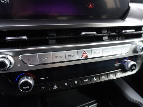 Used 2023 Kia Telluride LX FWD image 17
