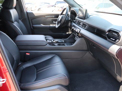 Used 2025 Honda Pilot TrailSport image 9