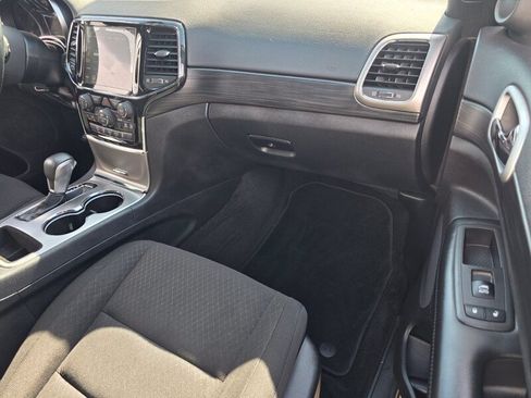 Certified 2022 Jeep Grand Cherokee Laredo E RWD image 18