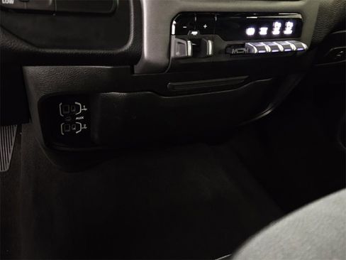 Used 2022 RAM 2500 Big Horn w/ Night Edition image 18