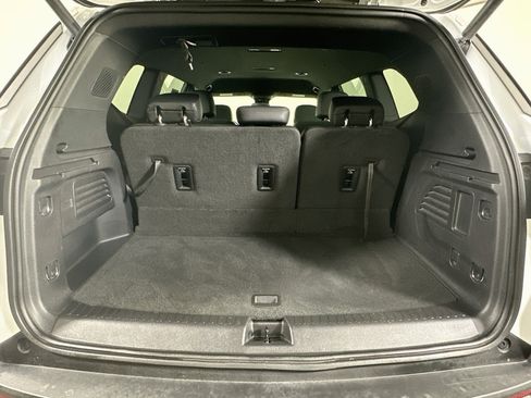 Used 2025 Buick Enclave Preferred FWD image 30