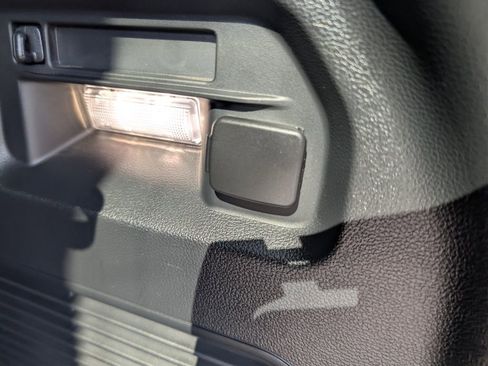 Used 2025 Ford Explorer Active RWD image 14