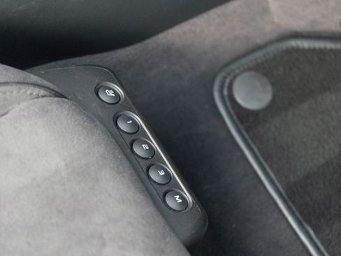 Used 2015 McLaren 650S Spider image 36