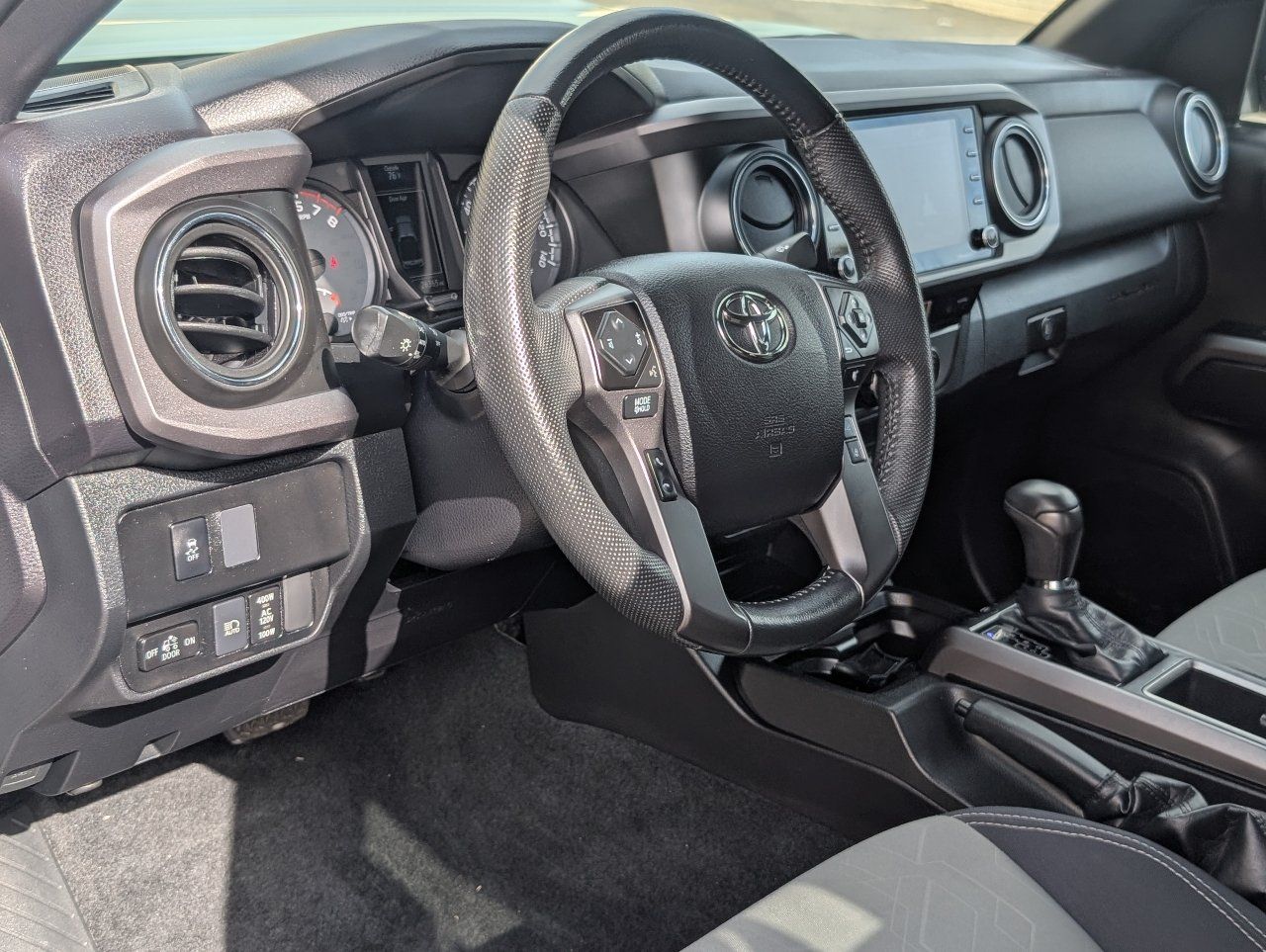Used 2022 Toyota Tacoma TRD Sport w/ Technology Package AWD/4WD image 14