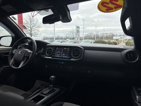 Used 2022 Toyota Tacoma TRD Sport image 23