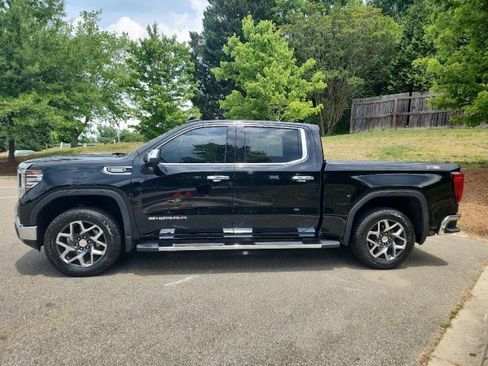 Used 2023 GMC Sierra 1500 SLT w/ SLT Premium Package AWD/4WD image 4